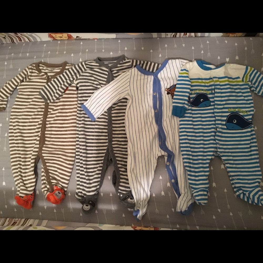 Carter’s 6 month footed PJ’s